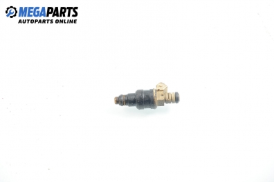 Gasoline fuel injector for Volkswagen Golf III 1.6, 101 hp, station wagon, 1997