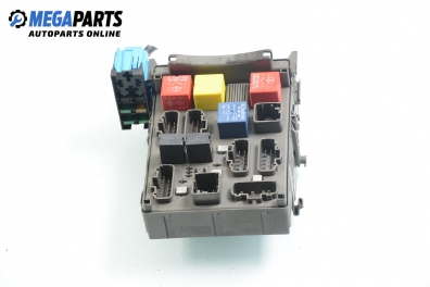 Fuse box for Renault Laguna II (X74) 1.9 dCi, 120 hp, station wagon, 2001