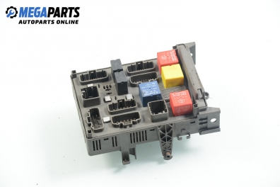 Fuse box for Renault Laguna II (X74) 1.9 dCi, 120 hp, hatchback, 2001