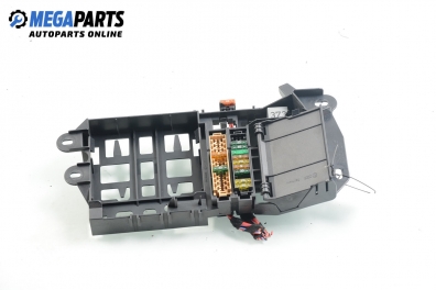 Fuse box for Audi A6 (C6) 3.0 TDI Quattro, 225 hp, sedan automatic, 2004