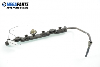 Fuel rail for Toyota Yaris 1.3 16V, 86 hp, 5 doors automatic, 2002