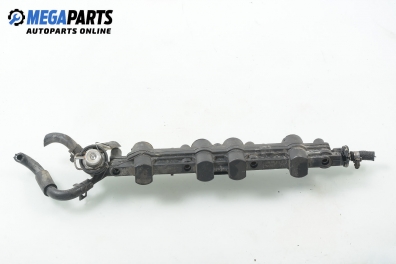 Fuel rail with injectors for Volkswagen Passat (B3) 2.0, 115 hp, sedan, 1992