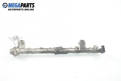 Fuel rail for Ford Focus II 1.6, 100 hp, hatchback, 5 doors, 2005