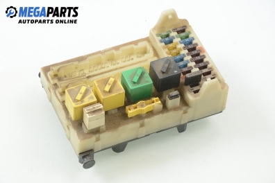 Fuse box for Ford Mondeo Mk I 2.0 16V, 136 hp, station wagon, 1995