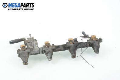 Rampă combustibil cu injectoare for Ford Mondeo Mk I 2.0 16V, 136 hp, combi, 1995