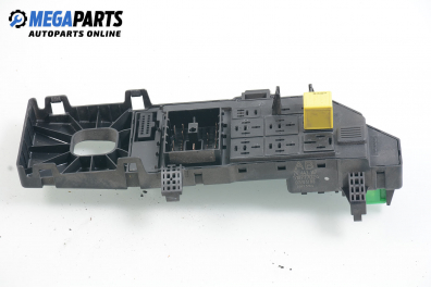 Fuse box for Opel Signum 2.2 DTI, 125 hp automatic, 2004 № 24 443 147 AB / 518777024