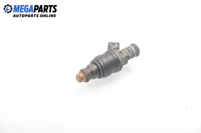 Gasoline fuel injector for Audi 80 (B4) 2.0, 115 hp, sedan, 1995