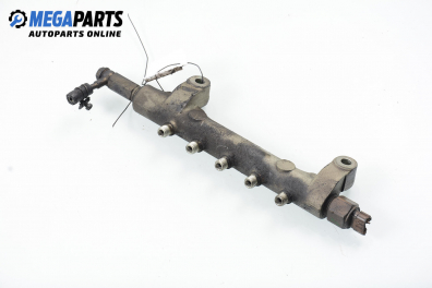 Fuel rail for Nissan Almera Tino 2.2 dCi, 112 hp, 2005