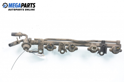 Fuel rail with injectors for Nissan Micra (K11) 1.0 16V, 54 hp, 3 doors, 1995