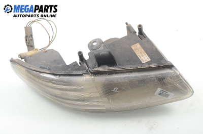 Far for Chrysler Voyager 2.4, 151 hp, 1996, position: dreapta № 04897388AA