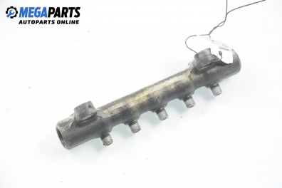 Fuel rail for Toyota Corolla Verso 2.2 D-4D, 177 hp, 2006