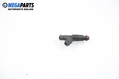 Gasoline fuel injector for Ford Mondeo Mk II 1.8, 115 hp, station wagon, 1999