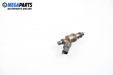 Gasoline fuel injector for Mazda 323 (BG) 1.8 16V GT, 128 hp, hatchback, 5 doors, 1991