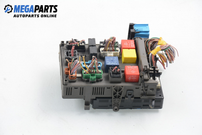 Fuse box for Renault Laguna II (X74) 1.9 dCi, 120 hp, hatchback, 2002