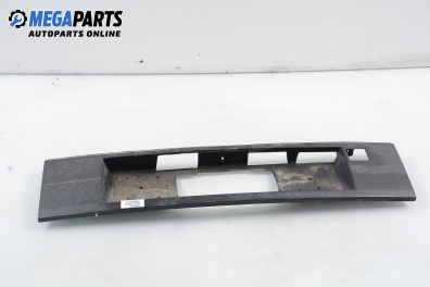 Kennzeichenhalter, hinten for Volkswagen Passat (B3) 1.8, 90 hp, combi, 1990