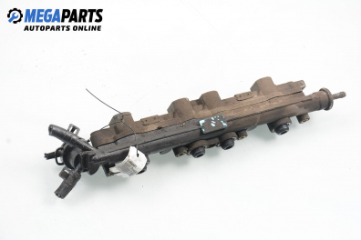 Fuel rail with injectors for Volkswagen Passat (B4) 2.0, 115 hp, station wagon, 1994