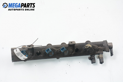 Rampă combustibil cu injectoare for Renault Laguna I (B56; K56) 2.0, 113 hp, hatchback, 1995