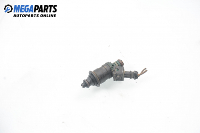 Gasoline fuel injector for Renault Clio II 1.4, 75 hp, hatchback, 5 doors, 1998