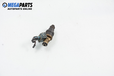 Gasoline fuel injector for Volkswagen Golf III 1.6, 101 hp, 5 doors, 1995