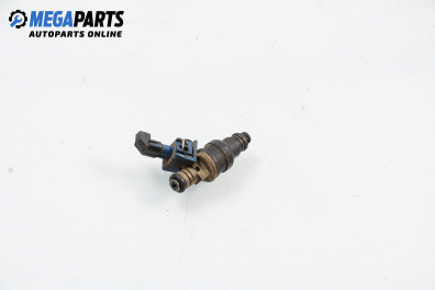 Gasoline fuel injector for Volkswagen Golf III 1.6, 101 hp, 5 doors, 1995