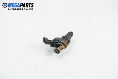 Gasoline fuel injector for Volkswagen Golf III 1.6, 101 hp, 5 doors, 1995