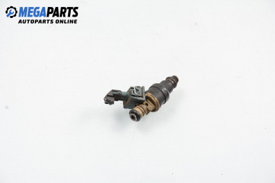 Gasoline fuel injector for Volkswagen Golf III 1.6, 101 hp, 5 doors, 1995