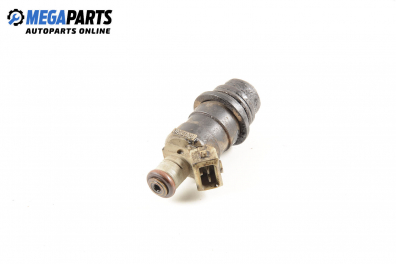 Gasoline fuel injector for Audi 80 (B4) 1.6, 101 hp, station wagon, 1994