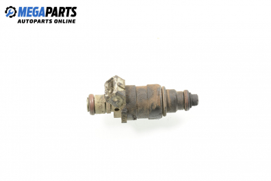 Gasoline fuel injector for Audi 80 (B4) 1.6, 101 hp, station wagon, 1994