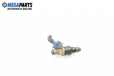 Gasoline fuel injector for Volkswagen Golf III 1.6, 101 hp, 5 doors, 1995