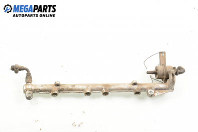 Fuel rail for Renault 19 1.7, 90 hp, hatchback, 5 doors automatic, 1991