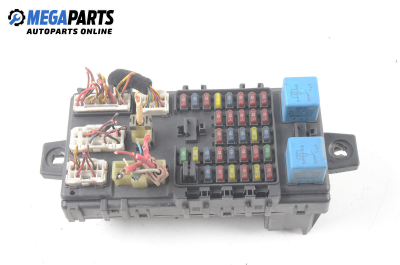 Fuse box for Hyundai Trajet 2.0, 136 hp, minivan, 2001