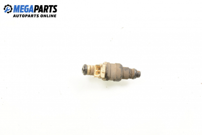 Gasoline fuel injector for Volkswagen Golf III 1.6, 101 hp, 3 doors, 1995