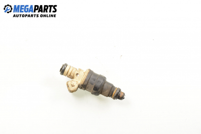 Gasoline fuel injector for Volkswagen Golf III 1.6, 101 hp, 3 doors, 1995