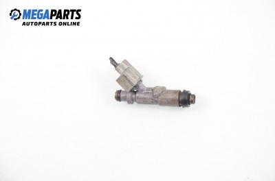 Gasoline fuel injector for Lexus IS (XE10) 2.0, 155 hp, sedan automatic, 2001