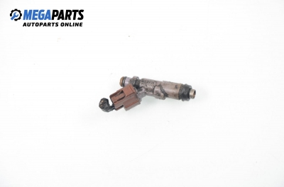 Gasoline fuel injector for Lexus IS (XE10) 2.0, 155 hp, sedan automatic, 2001