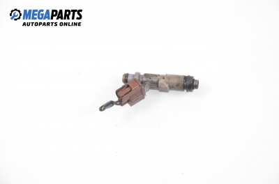 Gasoline fuel injector for Lexus IS (XE10) 2.0, 155 hp, sedan automatic, 2001