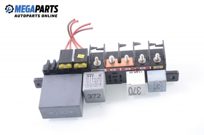 Fuse box for Volkswagen Passat 1.8 T 20V, 150 hp, station wagon, 2001