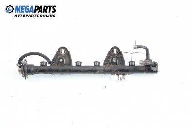 Fuel rail for Audi 80 (B4) 2.0, 115 hp, sedan, 1992