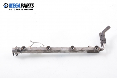 Fuel rail for Saab 900 2.0, 131 hp, hatchback, 3 doors, 1997