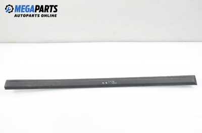 Material profilat exterior for Volkswagen Golf III 1.6, 101 hp, 1997, position: dreaptă - fața