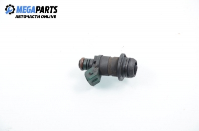 Gasoline fuel injector for Volkswagen Golf III 2.0, 115 hp, 1995