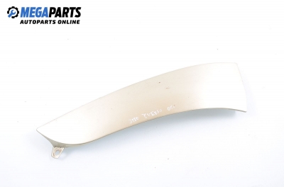 Material profilat far, inferior pentru Toyota Yaris Verso 1.3, 86 cp, 2000