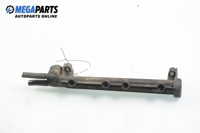 Fuel rail for Volkswagen Polo (6N/6N2) 1.6, 100 hp, sedan, 2001