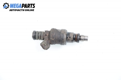 Gasoline fuel injector for Volkswagen Passat (B3) 1.8, 107 hp, sedan, 1988