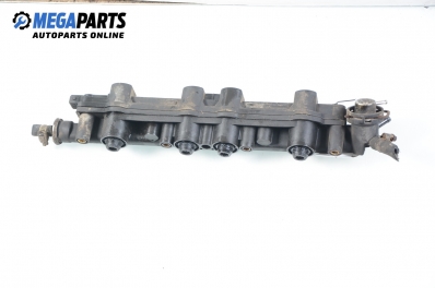 Fuel rail with injectors for Volkswagen Passat (B3) 2.0, 115 hp, station wagon, 1991