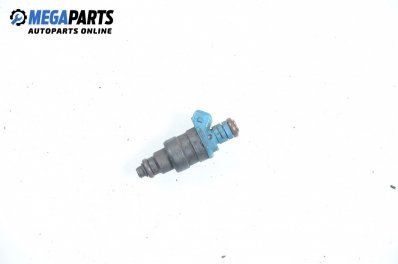 Gasoline fuel injector for Volkswagen Golf III 1.6, 101 hp, station wagon, 1995