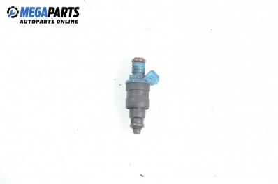 Gasoline fuel injector for Volkswagen Golf III 1.6, 101 hp, station wagon, 1995