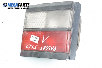 Inner tail light for Volkswagen Passat (B3) 1.8, 90 hp, station wagon, 1990, position: left