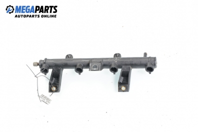 Fuel rail for Citroen Xsara Picasso 1.6, 95 hp, 2002