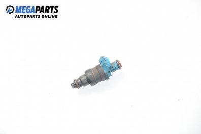 Gasoline fuel injector for Volkswagen Golf III 1.6, 101 hp, 5 doors, 1997